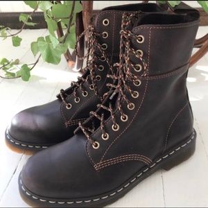 Dr. Martens Bart Boots!